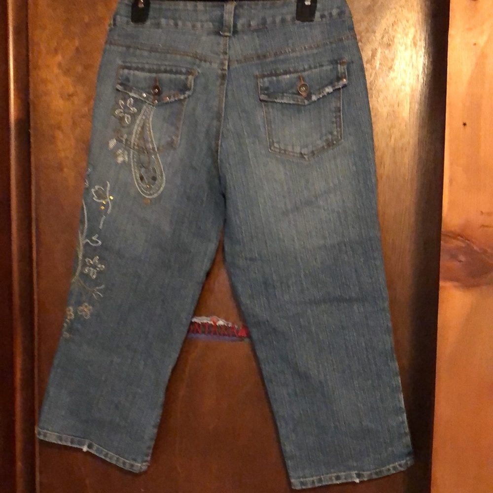 Faded Glory sz 6 embellished jean capris